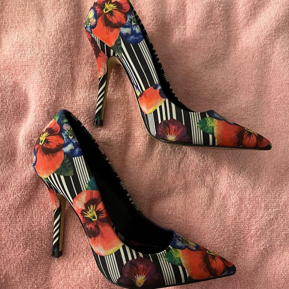 Aldo Pumps size 5 - Picture 9 of 13